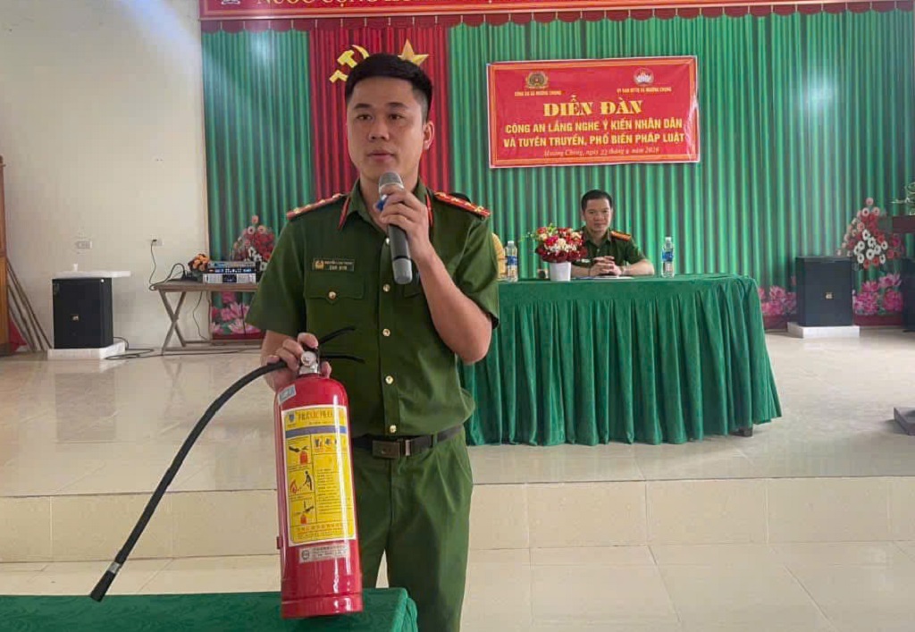 Công an xã Mường Chọng tuyên truyền PCCC