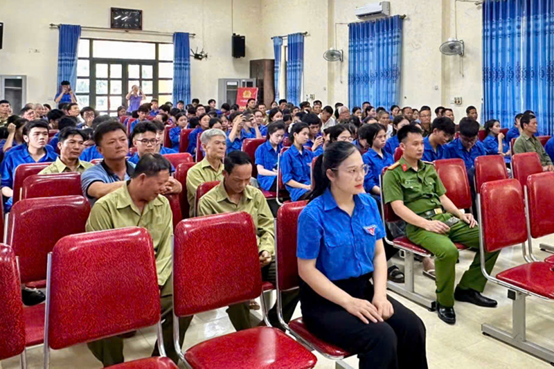 Phiên tòa thu hút đông đảo người dân tham gia