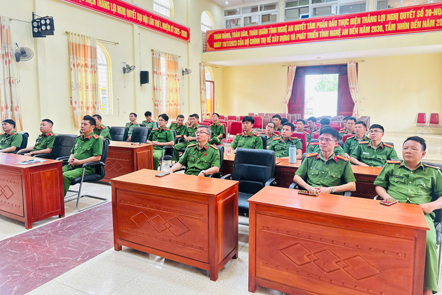 Tham dự hội nghị trực tuyến toàn quốc về Nghị quyết số 10 của Bộ Chính trị