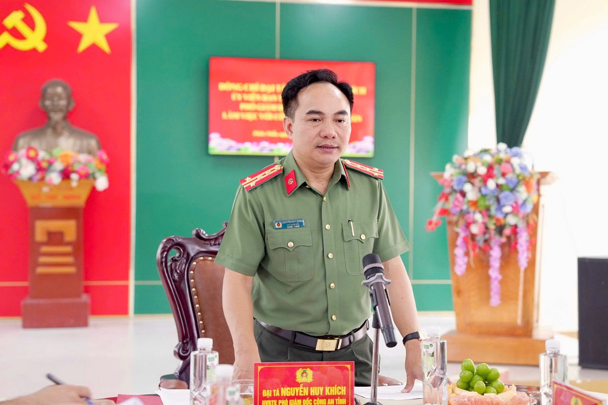 Đồng chí Đại tá Nguyễn Huy Khích, Ủy viên Ban Thường vụ Đảng ủy, Phó Giám đốc Công an tỉnh phát biểu chỉ đạo