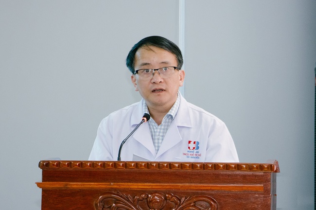 Đại diện Bệnh viện Ung bướu Nghệ An phát biểu tại Hội nghị