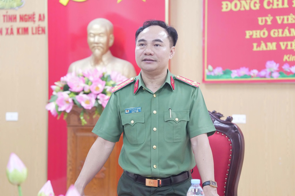 Đồng chí Đại tá Nguyễn Huy Khích, Ủy viên Ban Thường vụ Đảng ủy, Phó Giám đốc Công an tỉnh phát biểu chỉ đạo
