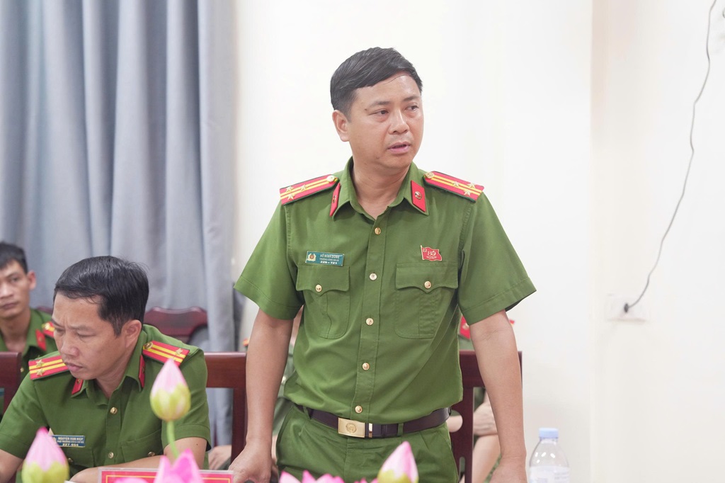 Đồng chí Thượng tá Hồ Minh Dũng, Trưởng Công an xã Kim Liên phát biểu