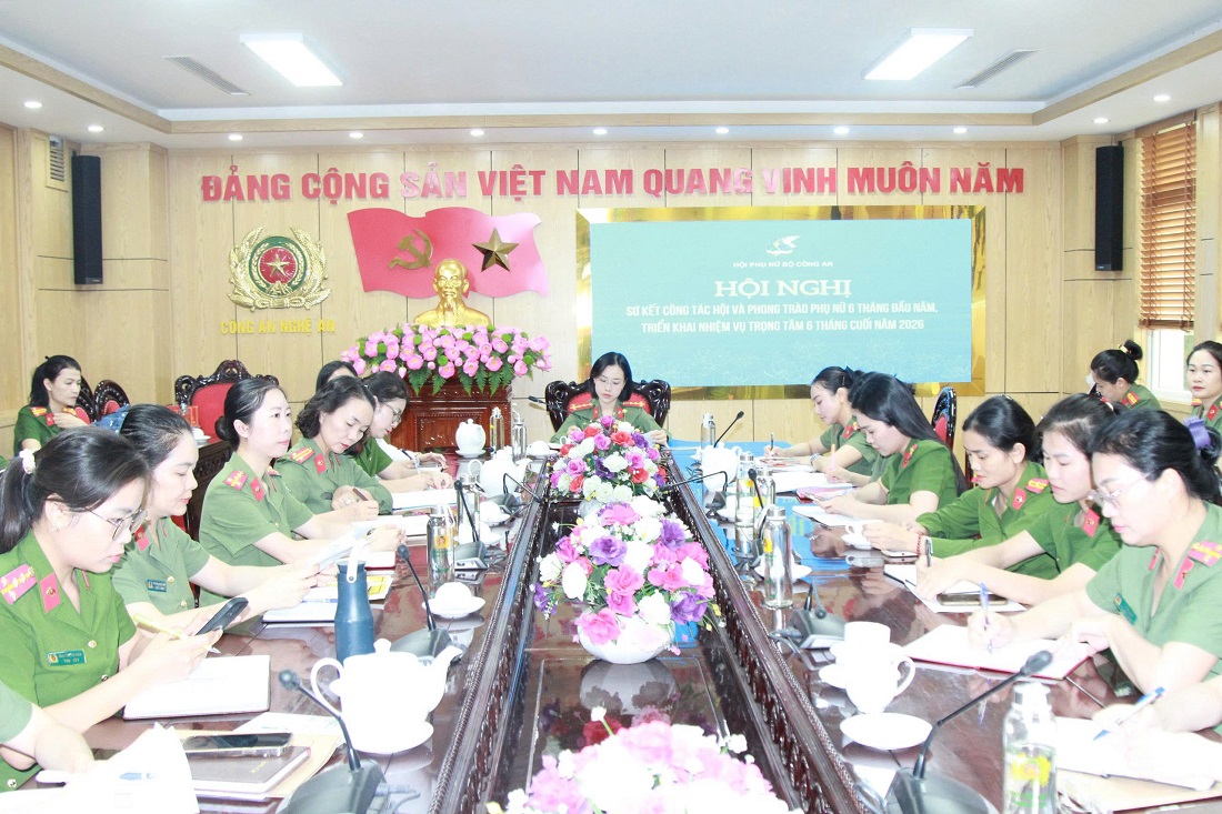 Phụ nữ CAND phát huy chuẩn mực 