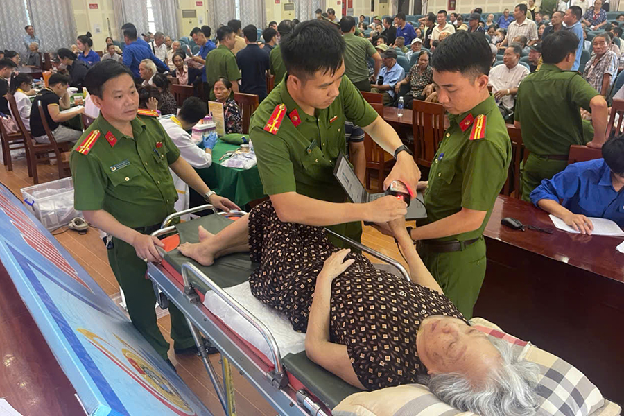 Tổ chức thu nhận mẫu ADN phục vụ tìm kiếm hài cốt liệt sĩ