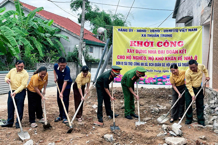 Khởi công xây dựng nhà đại đoàn kết cho hộ nghèo