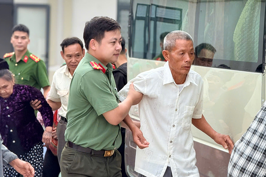Hỗ trợ thân nhân liệt sĩ thu nhận mẫu ADN