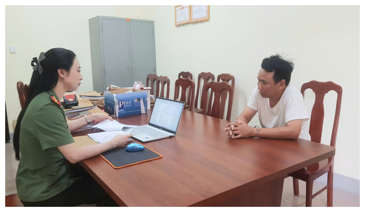 Bắt đối tượng làm giả con dấu, tài liệu của cơ quan, tổ chức