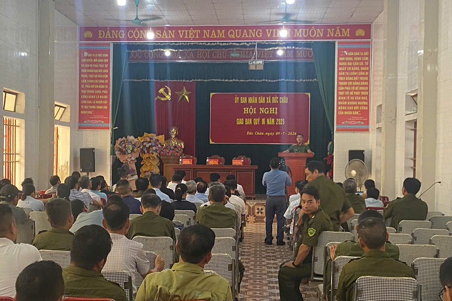 Làm việc với lực lượng tham gia bảo vệ ANTT tại cơ sở