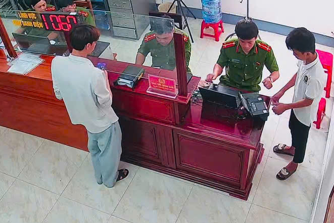 Chỉ huy Công an xã tiếp dân, giải quyết thủ tục hành chính