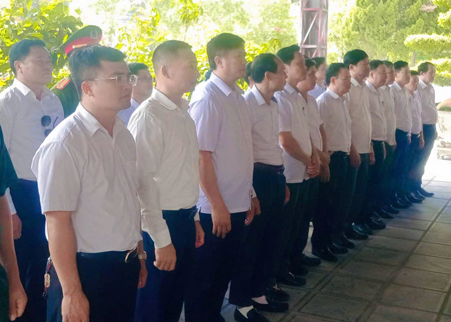 Dâng hoa, dâng hương tại các 