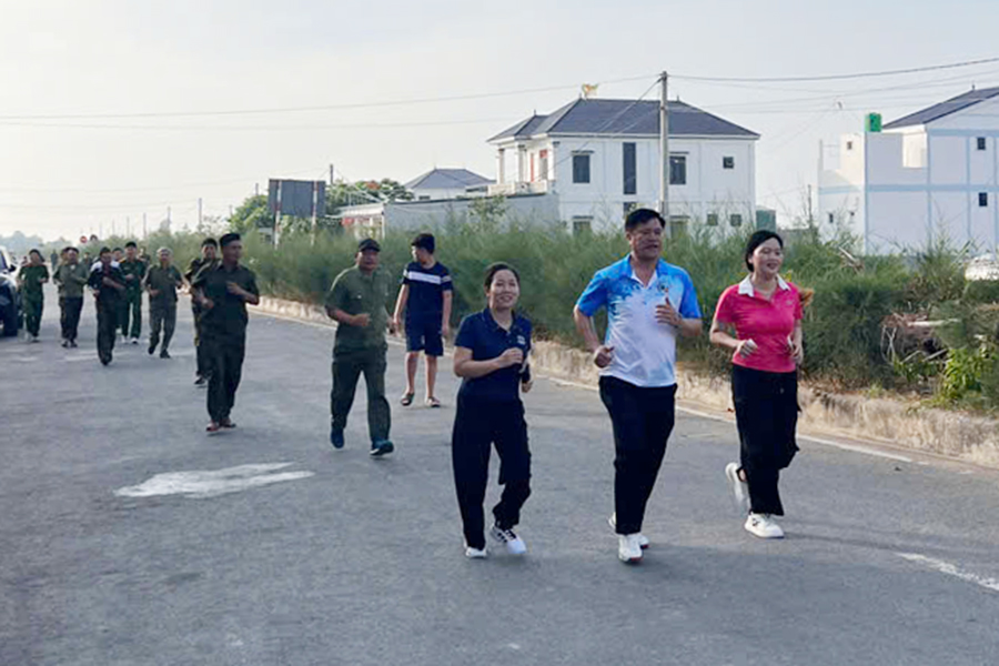 Đại biểu tham gia chạy phong trào hưởng ứng