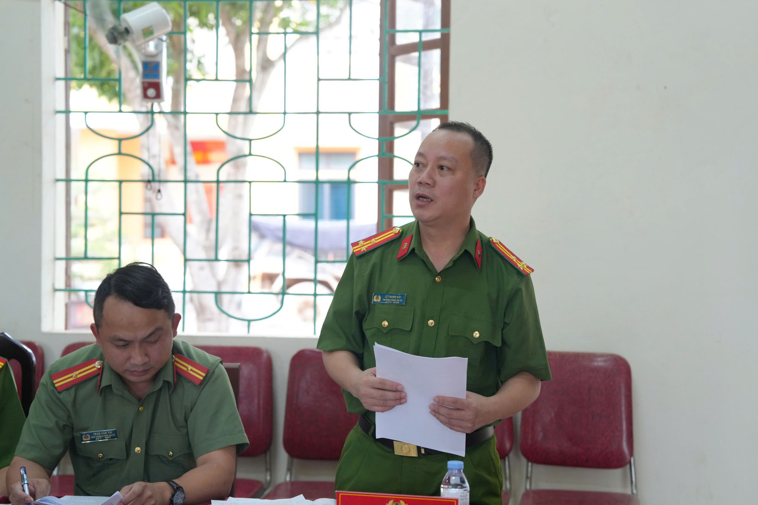 Đồng chí Thượng tá Lê Thanh Hải, Trưởng Công an xã Nam Đàn phát biểu