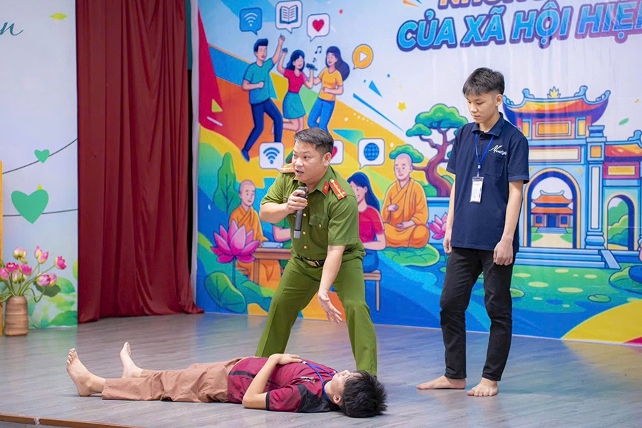 Tuyên truyền tại khóa tu mùa hè 