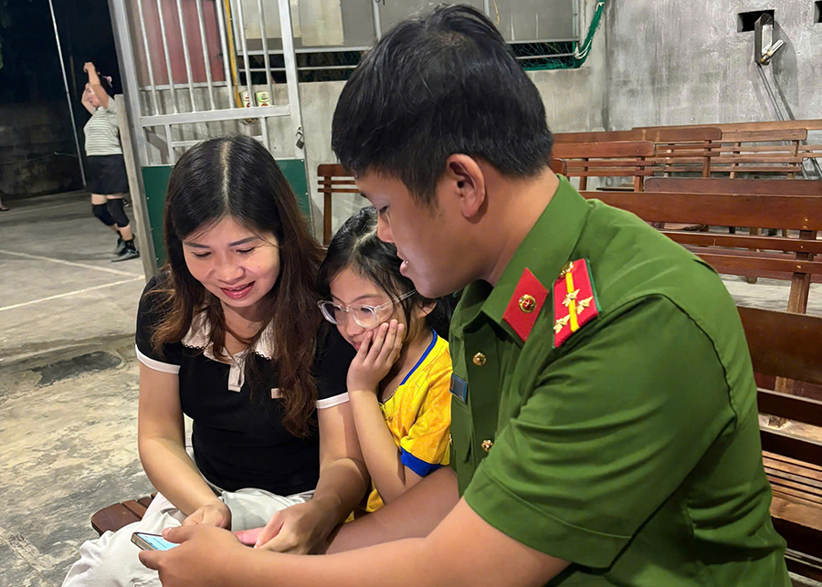 Hỗ trợ người dân kích hoạt tài khoản định danh điện tử VNeID, tích hợp thông tin an sinh xã hội