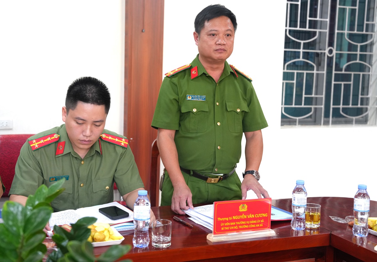 Đồng chí Thượng tá Nguyễn Văn Cương, Trưởng Công an xã Yên Trung phát biểu