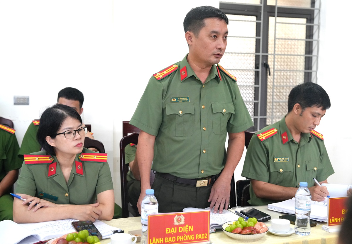 Đại diện lãnh đạo một số phòng Công an tỉnh phát biểu