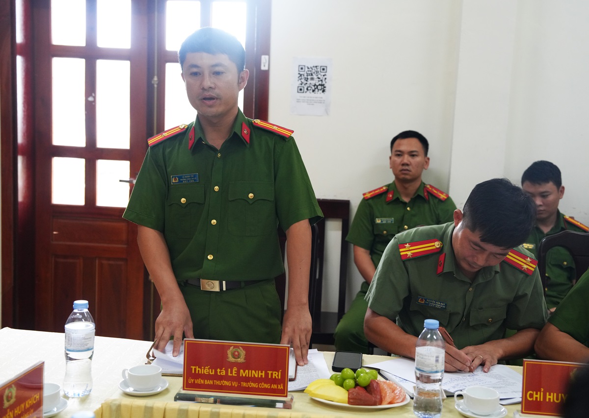 Đồng chí Thiếu tá Lê Minh Trí, Trưởng Công an xã Đại Huệ phát biểu