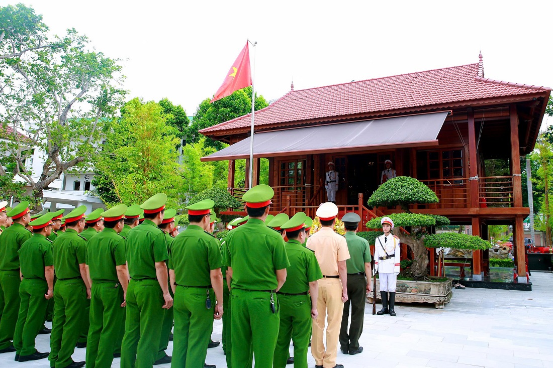 Đoàn đại biểu nguyện hứa tiếp tục phát huy truyền thống vẻ vang quyết tâm hoàn thành xuất sắc mọi nhiệm vụ được giao