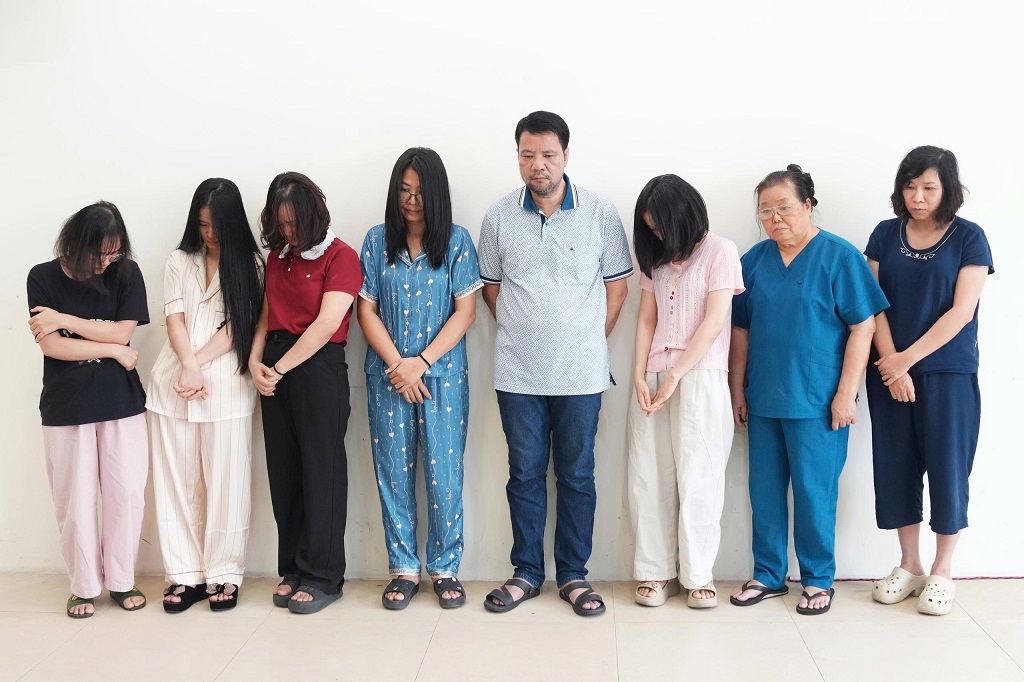 Nhóm đối tượng tại Cơ quan Công an