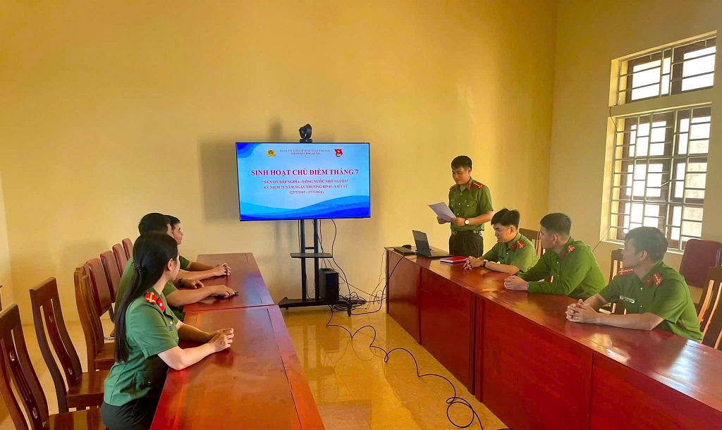 Công an xã Quỳnh Tam tổ chức sinh hoạt đoàn tháng 7