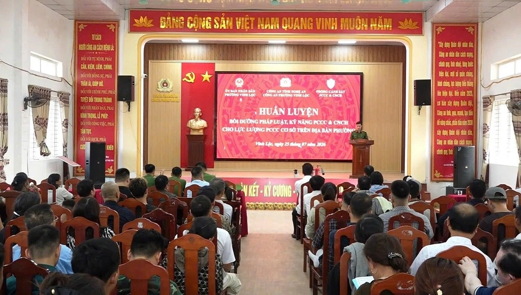 Công an phường Vinh Lộc tổ chức huấn luyện, bồi dưỡng kiến thức pháp luật, kỹ năng PCCC và CNCH cho lực lượng PCCC cơ sở