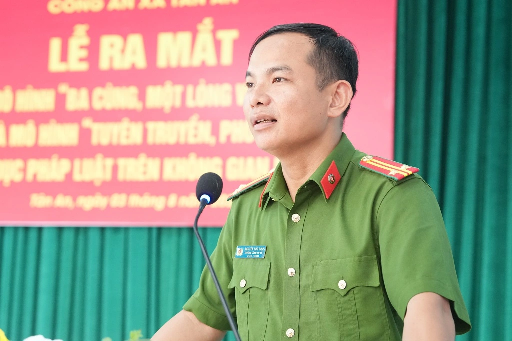 Đại diện Chỉ huy Công an xã phát biểu 