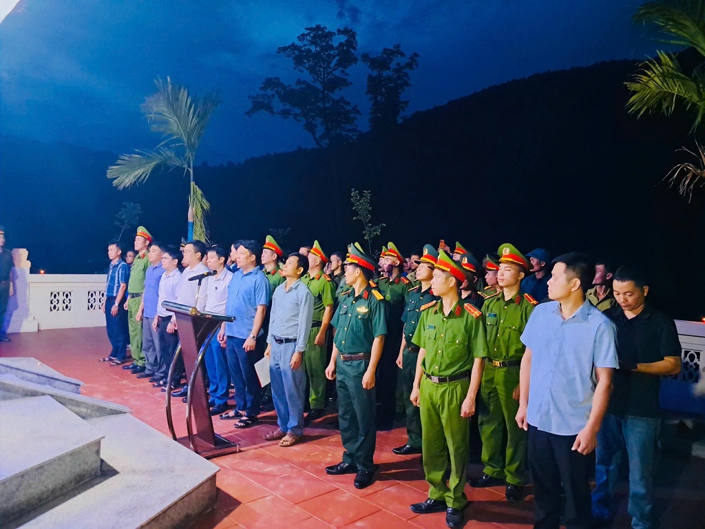 Xã Chiêu Lưu dâng hương, dâng hoa, thắp nến tri ân các Anh hùng Liệt sĩ