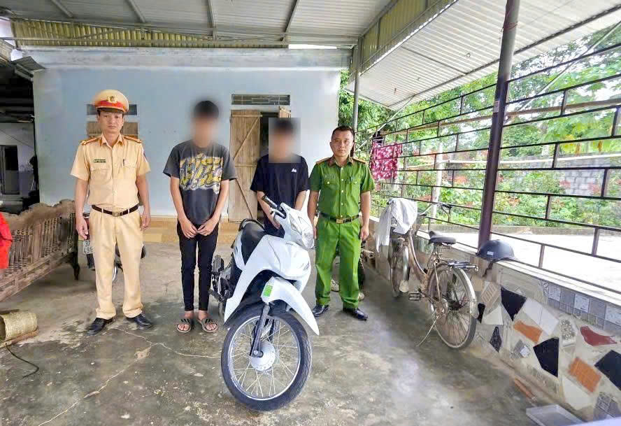 Xác minh, xử lý nghiêm hành vi điều khiển xe mô tô bằng một bánh