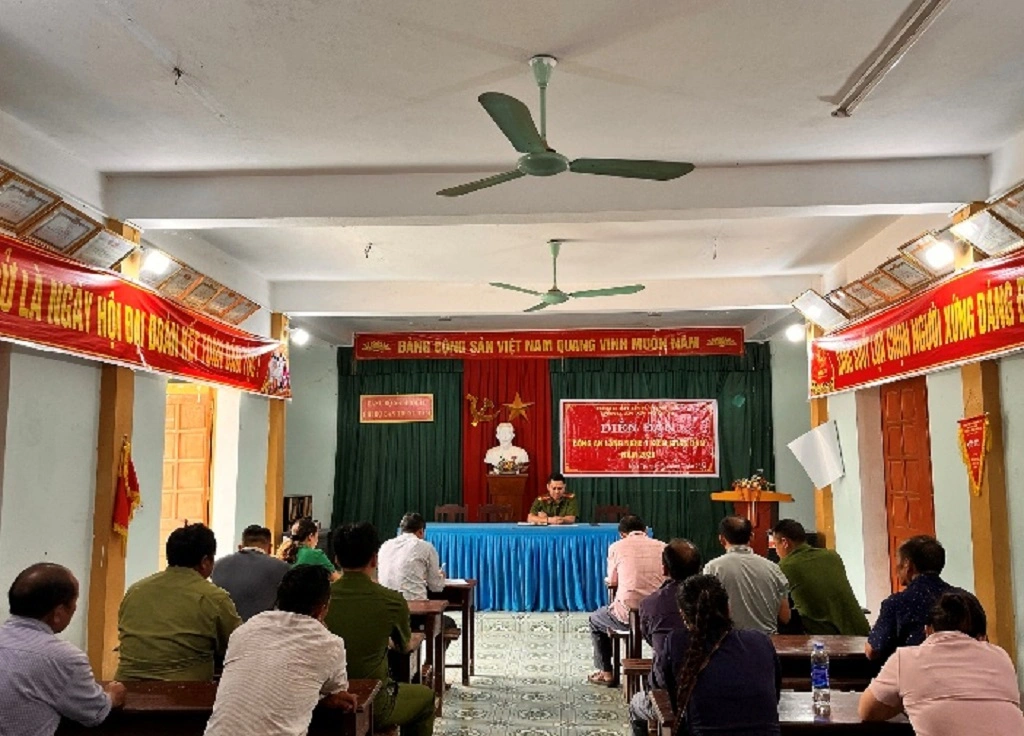Công an xã Huồi Tụ tổ chức Diễn đàn 