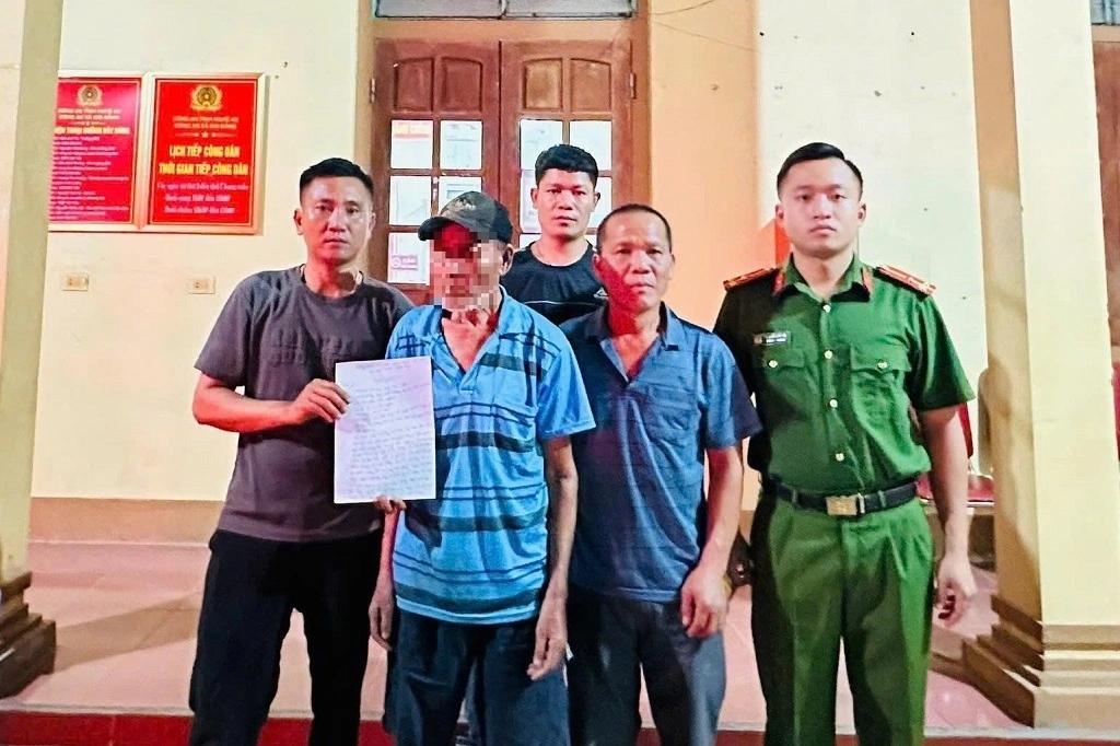 Công an xã Kim Bảng kịp thời hỗ trợ người đi lạc trở về với gia đình