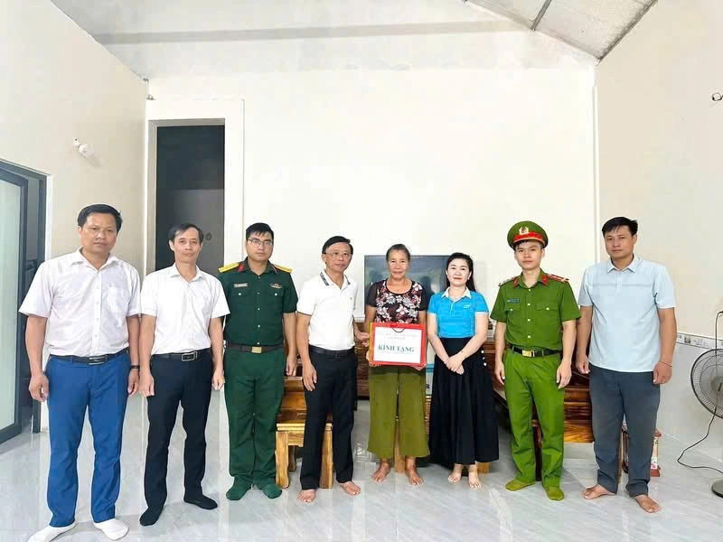 Công an xã Châu Lộc thăm hỏi, tặng quà nhân Ngày Thương binh - Liệt sĩ