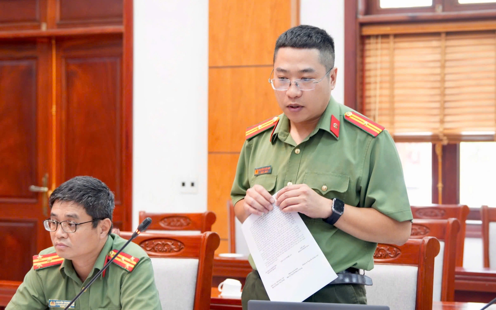 Đại biểu phát biểu 