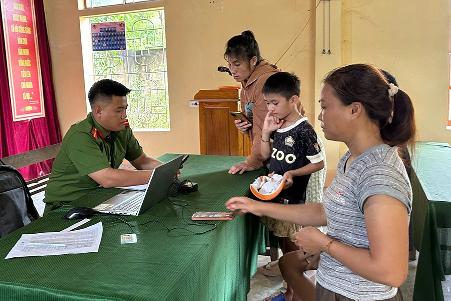 Tăng cường hỗ trợ người dân kích hoạt định danh điện tử