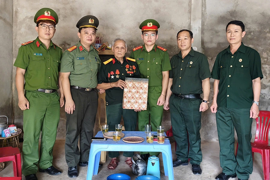 Tổ chức hoạt động tri ân