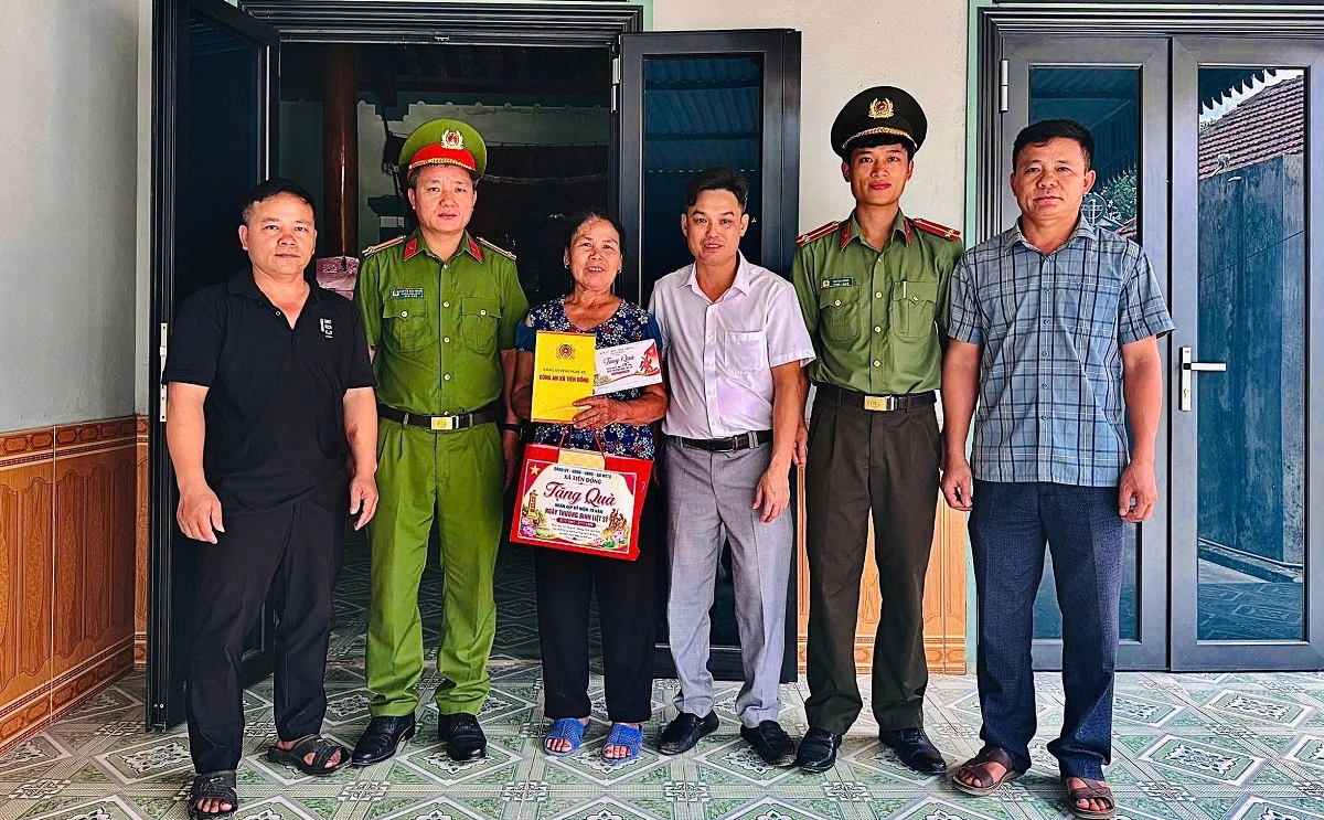 Thăm hỏi, tặng quà tri ân nhân ngày Thương binh - Liệt sĩ