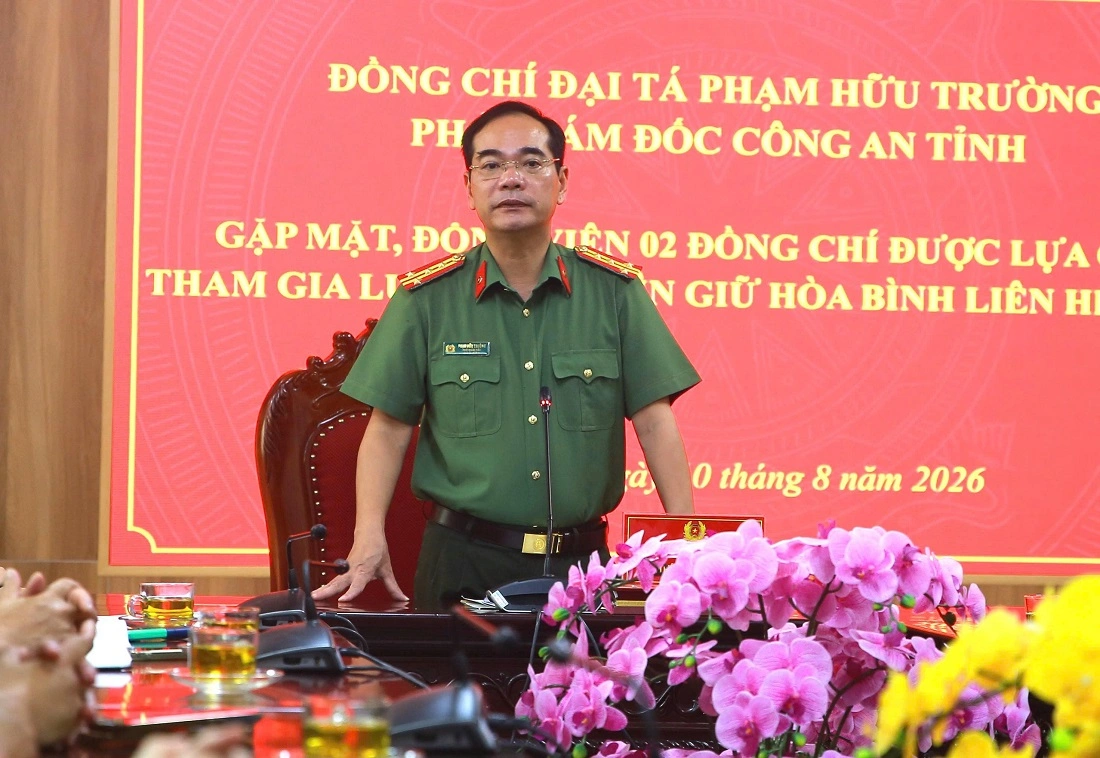 Đồng chí Đại tá Phạm Hữu Trường, Phó Giám đốc Công an tỉnh phát biểu tại buổi gặp mặt