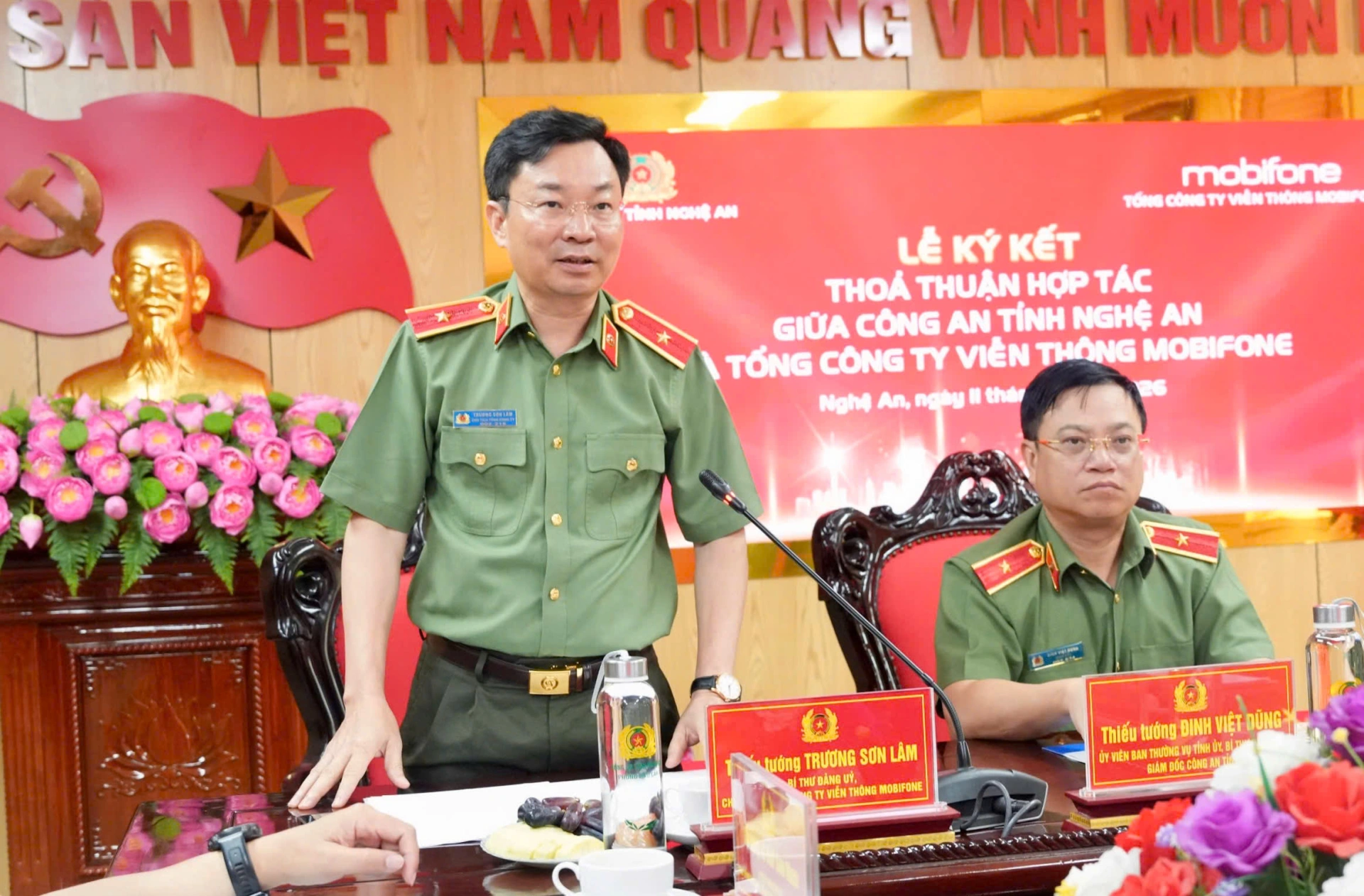 Đồng chí Thiếu tướng Trương Sơn Lâm, Bí thư Đảng ủy, Chủ tịch Tổng Công ty viễn thông MobiFone phát biểu 