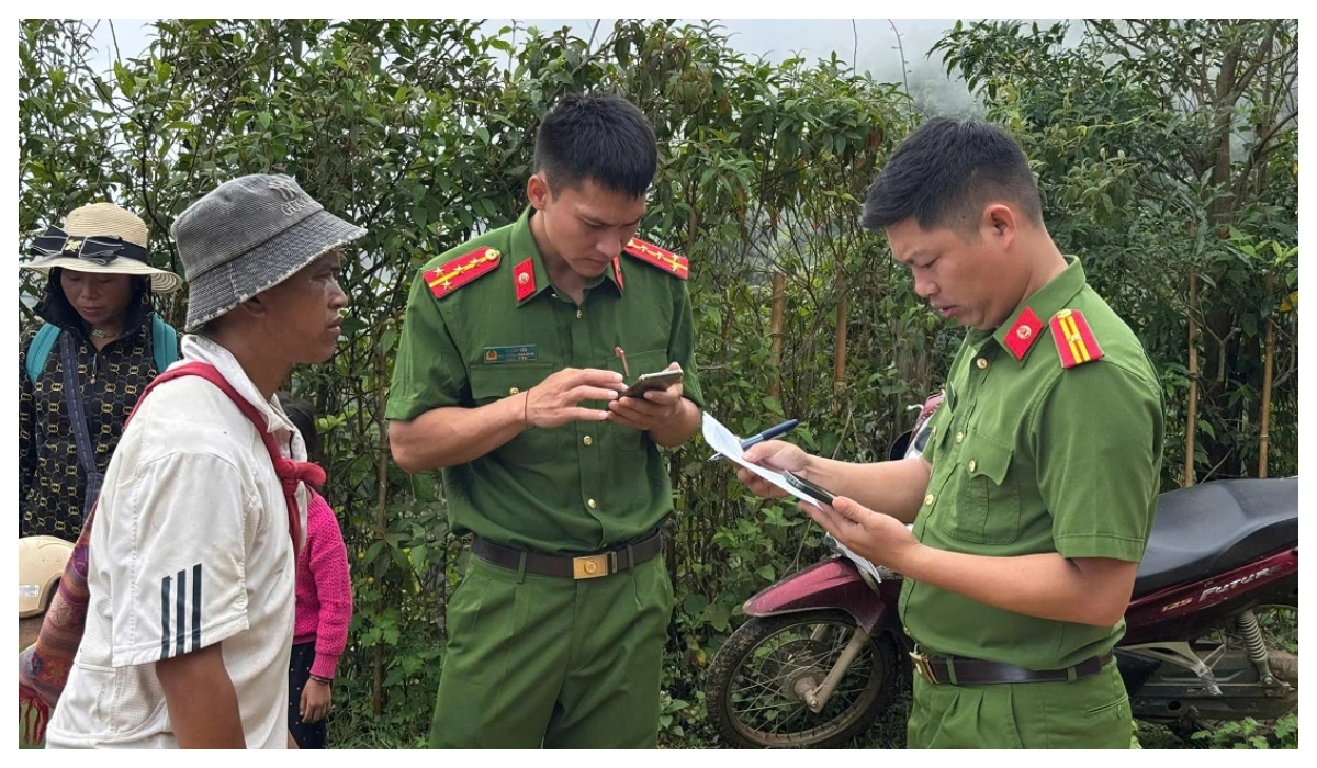 Vượt núi, băng rừng đưa tiện ích số đến với người dân nơi vùng phên giậu