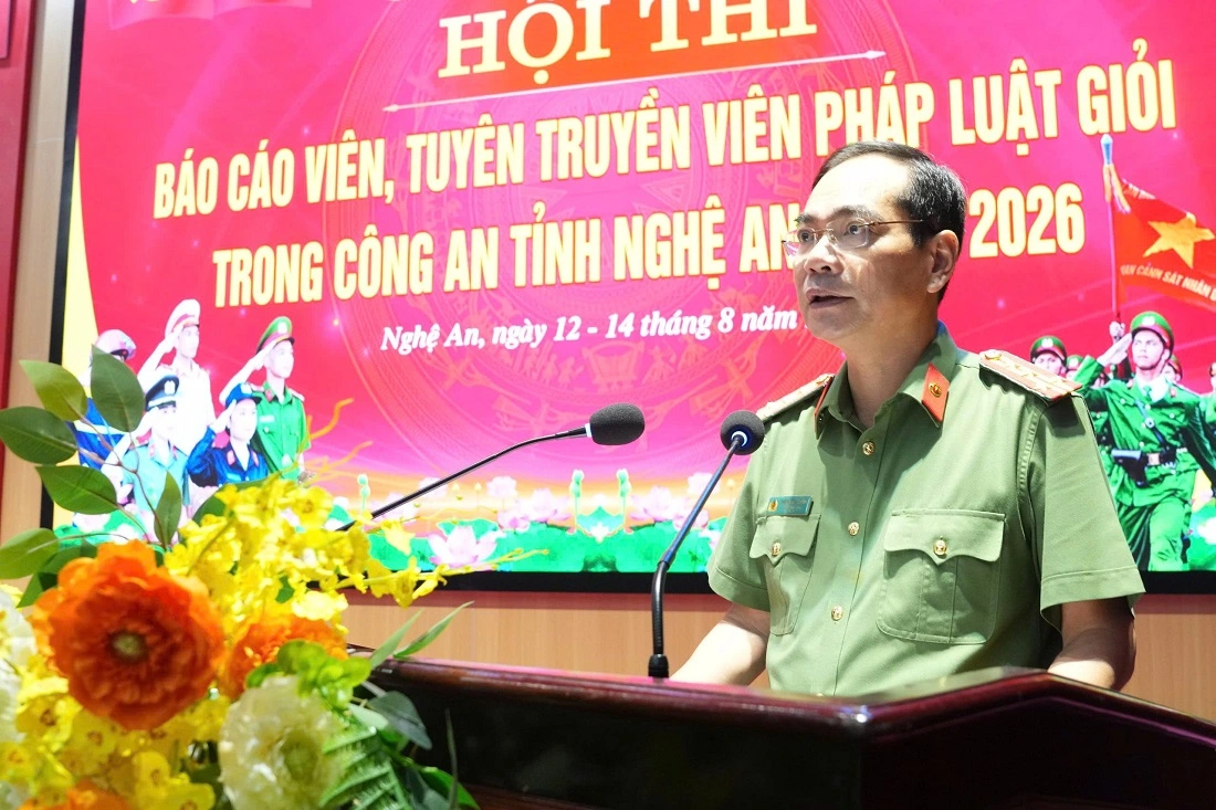 Đồng chí Đại tá Phạm Hữu Trường, Phó Giám đốc Công an tỉnh phát biểu chỉ đạo