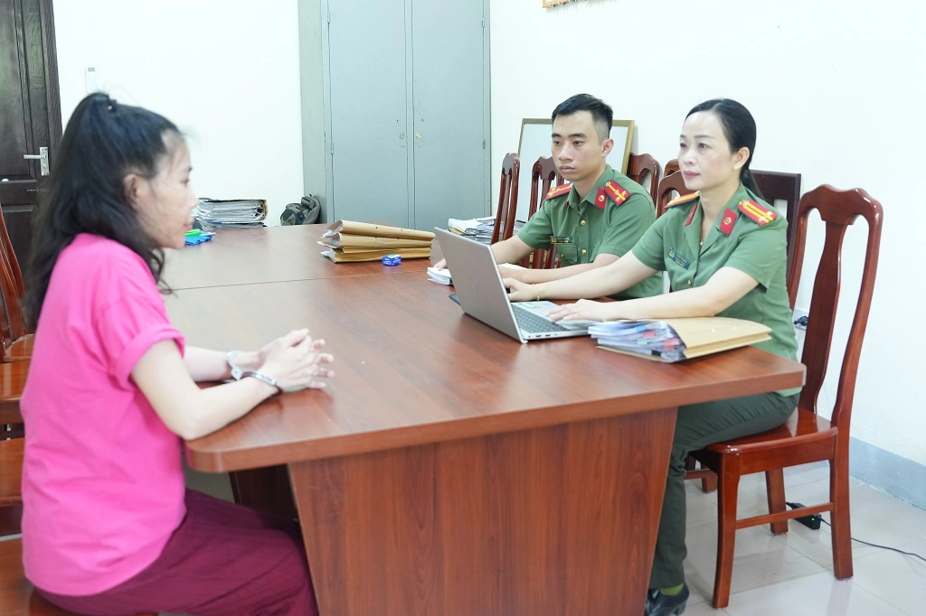 Cơ quan Công an lấy lời khai đối tượng Vũ Thị Hà