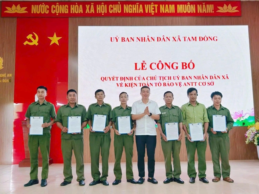Công an xã Tam Đồng công bố quyết định kiện toàn lực lượng bảo vệ an ninh, trật tự ở cơ sở