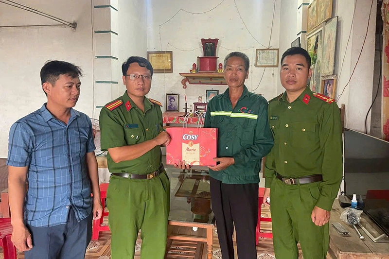 Tổ chức chuỗi hoạt động tri ân nhân Ngày Thương binh - Liệt sĩ