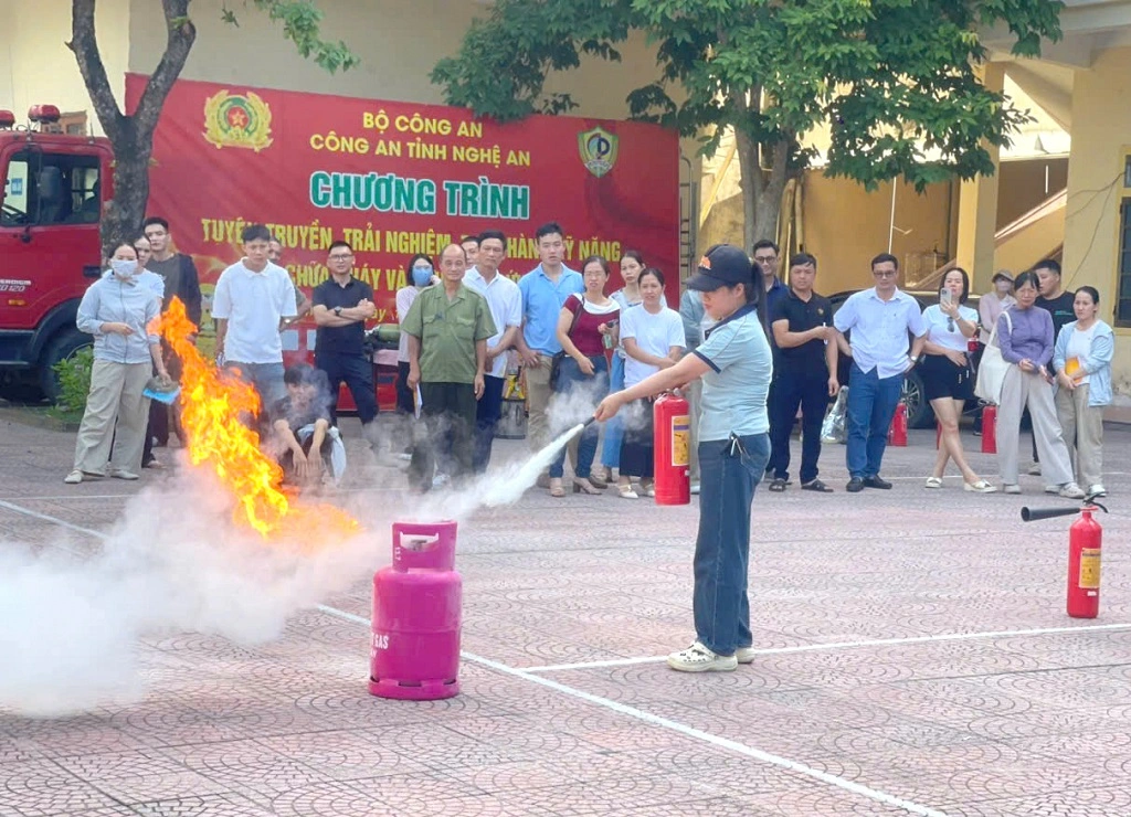 Tuyên truyền, trải nghiệm, thực hành kỹ năng PCCC tháng 8