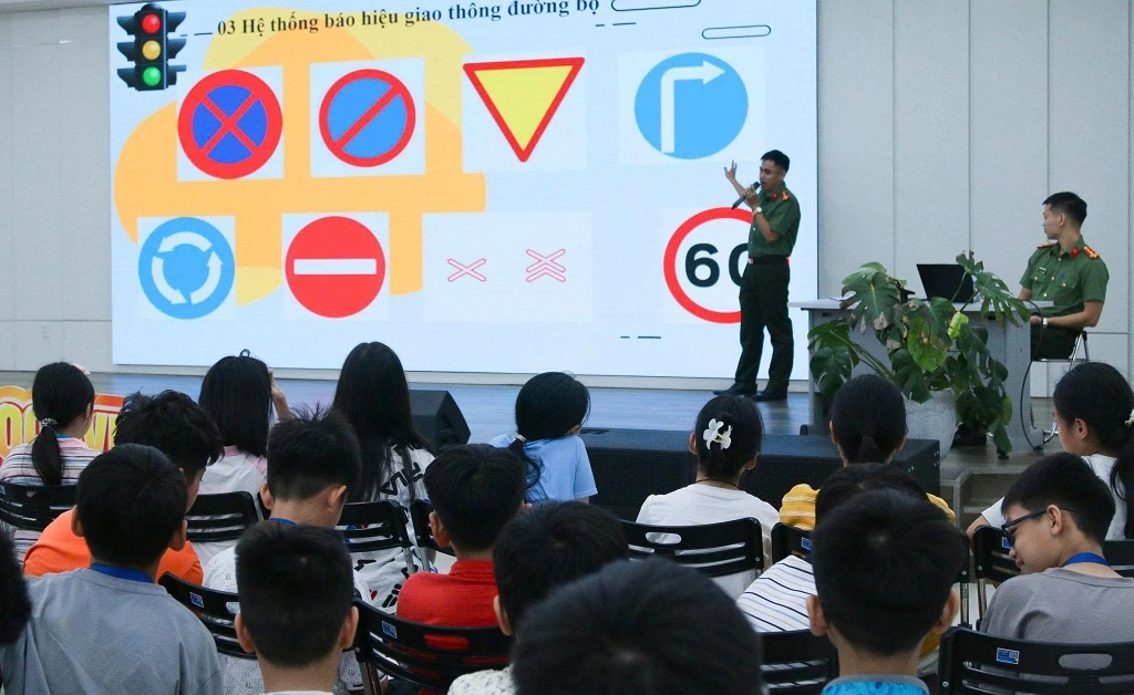 Công an phường Trường Vinh trang bị kỹ năng 