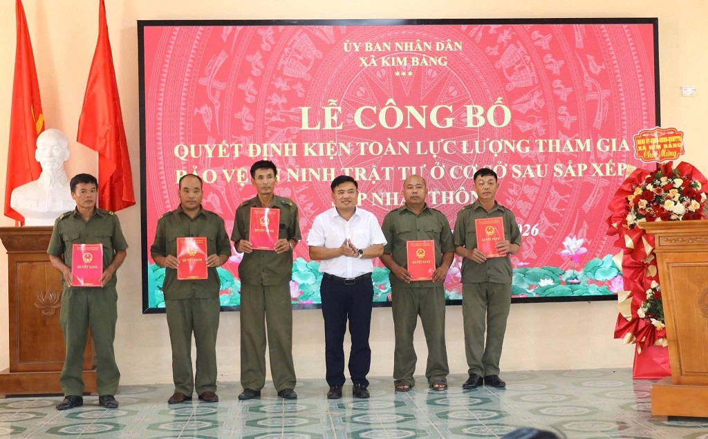 Công an xã Kim Bảng tổ chức kiện toàn lực lượng tham gia bảo vệ an ninh, trật tự ở cơ sở sau khi thực hiện sáp nhập thôn
