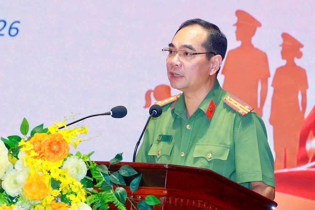 Đồng chí Đại tá Phạm Hữu Trường, Phó Giám đốc Công an tỉnh phát biểu tại buổi lễ