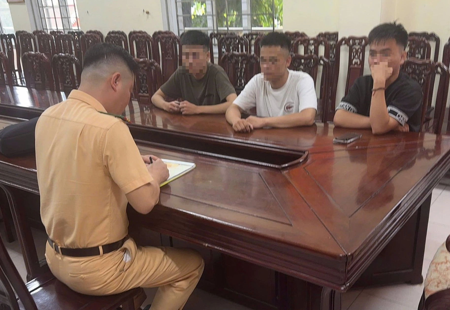 Phòng Cảnh sát giao thông xử lý các trường hợp vi phạm
